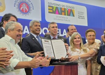 governador-entrega-novas-viaturas-e-assina-projetos-de-lei-que-reestruturam-a-organizacao-da-seguranca-publica-na-bahia