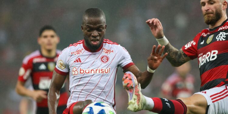 fla-e-inter-iniciam-disputa-por-vaga-nas-quartas-da-libertadores