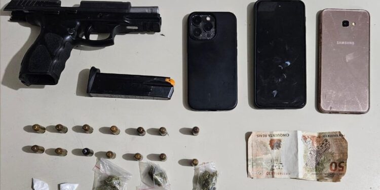suspeito-de-trafico-e-flagrado-pela-cipe-polo-industrial-com-pistola-em-candeias