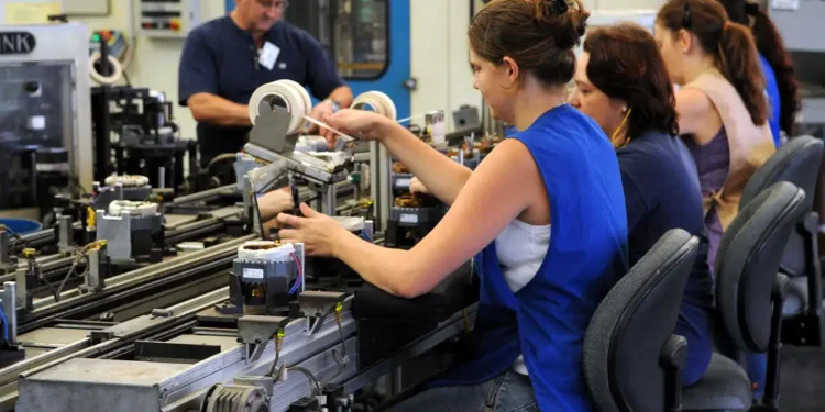 pessimismo-dos-empresarios-da-industria-completa-oito-meses-apos-queda-em-agosto