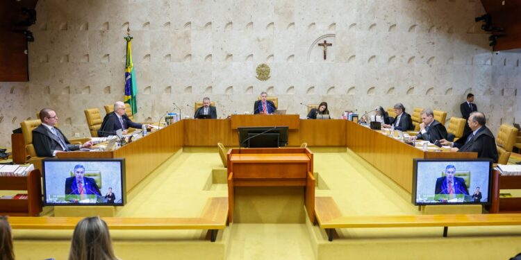 barroso-e-fux-discutem-em-sessao-do-stf
