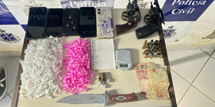 500-porcoes-de-drogas-e-armas-sao-apreendidas-com-traficantes-no-sul-da-bahia