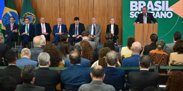 plano-brasil-soberano-traz-alivio-a-industria-e-mantem-espaco-para-negociacoes-com-os-eua,-avalia-presidente-da-cni