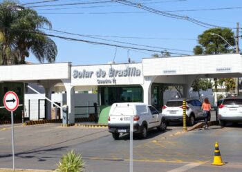 bolsonaro-deixa-prisao-domiciliar-e-vai-a-hospital-para-exames-medicos