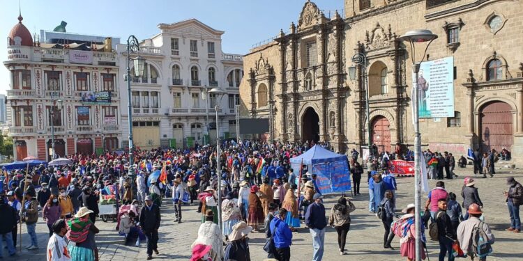 bolivia-vai-as-urnas-com-direita-favorita-e-23%-dos-votos-indefinidos