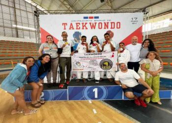 lauro-de-freitas-brilha-em-campeonato-baiano-de-taekwondo-2025-e-conquista-ouro,-prata-e-bronze