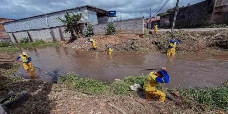 prefeitura-intensifica-acoes-de-manutencao-em-diversos-bairros-de-lauro-de-freitas