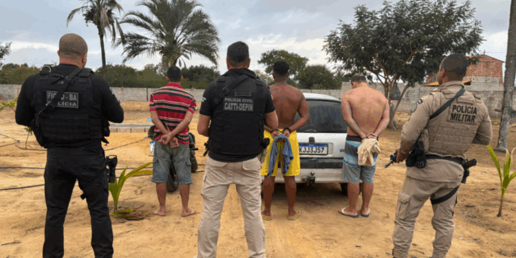 ficco-bahia,-pc-e-pm-capturam-trio-de-homicidas-que-fugiu-de-minas-gerais