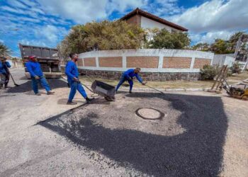 prefeitura-segue-com-a-operacao-buraco-zero-e-servicos-de-limpeza-de-canais