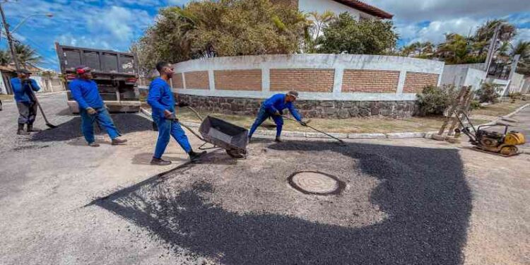 prefeitura-segue-com-a-operacao-buraco-zero-e-servicos-de-limpeza-de-canais
