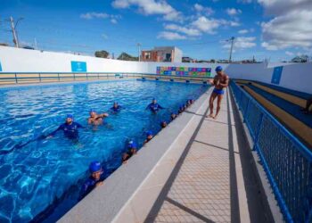 com-presenca-da-prefeita,-arena-aquatica-da-inicio-as-aulas-de-natacao