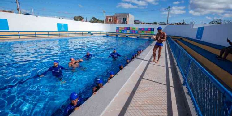 com-presenca-da-prefeita,-arena-aquatica-da-inicio-as-aulas-de-natacao