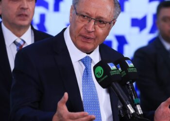 na-camara,-alckmin-pede-urgencia-em-propostas-sobre-exportacoes