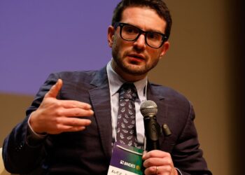 tarifaco-e-ineficaz-ate-para-americanos,-diz-economista-de-harvard