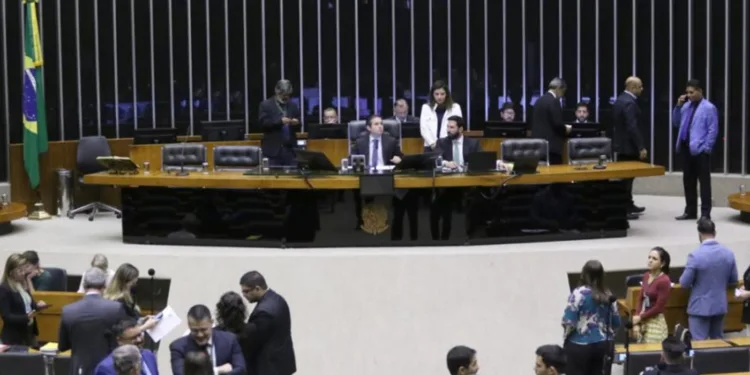 camara-deve-votar-isencao-do-ir-para-quem-ganha-ate-r$-5-mil-antes-de-setembro