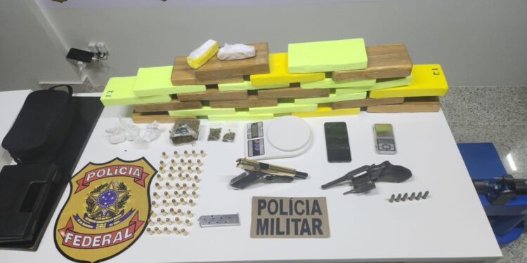 pm,-pf-e-prf-desarticulam-ponto-de-armazenamento-de-drogas-em-barreiras-e-apreendem-27-kg-de-cocaina