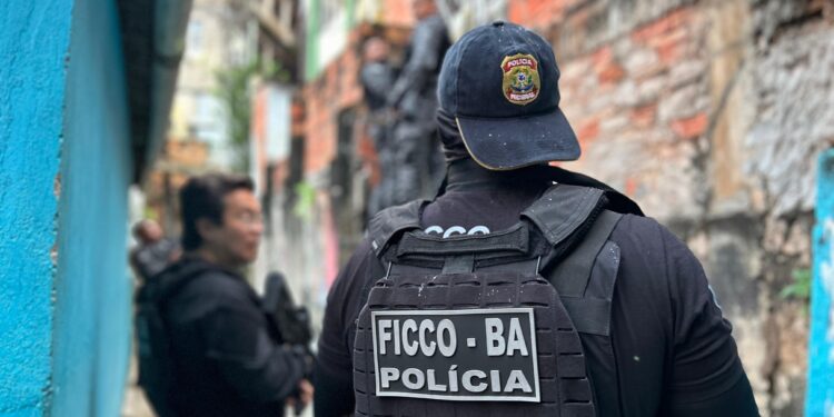ficcos-bahia-e-mg,-pc,-pm-e-prf-prendem-lider-de-faccao-que-determinava-ataques-a-tiros-contra-policiais