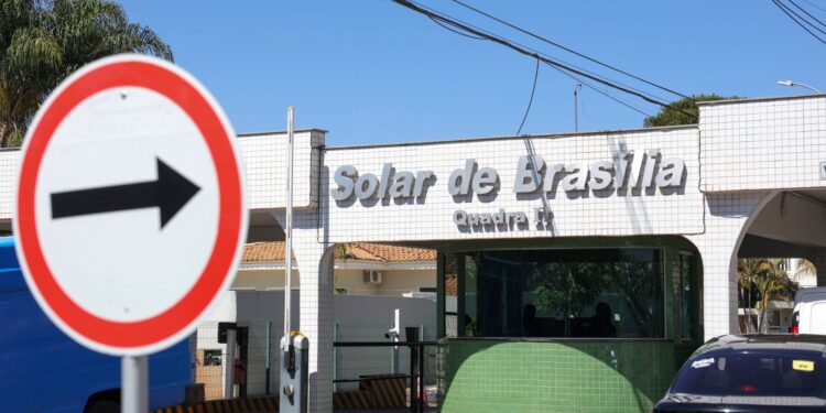 moraes-notifica-governo-do-df-sobre-monitoramento-de-bolsonaro