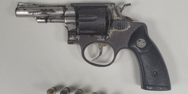 pm-recupera-veiculo-roubado-e-apreende-arma-de-fogo-em-camacari