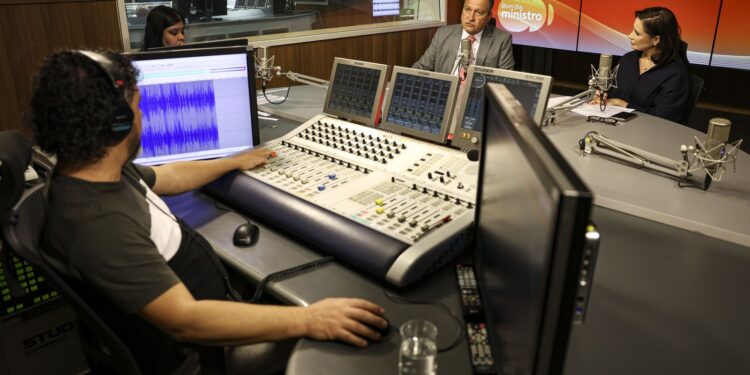 governo-quer-coibir-concorrencia-desleal-de-big-techs,-diz-rui-costa