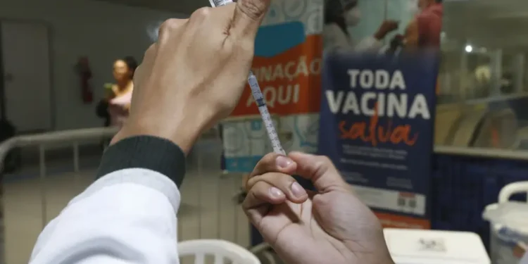 covid-19:-positividade-de-testes-salta-de-5-%-para-13-%-em-um-mes