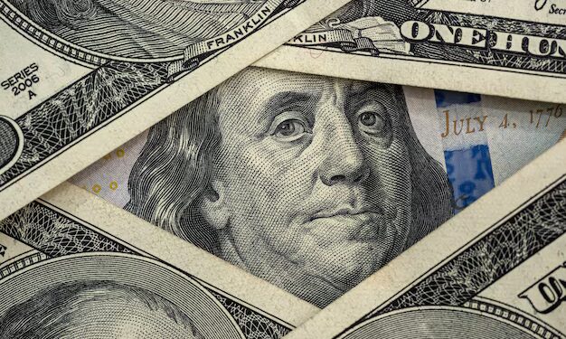 dolar-encerra-pregao-em-alta-de-0,34%