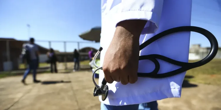 piso-da-enfermagem:-estados-e-municipios-partilham-mais-de-r$-802,9-milhoes,-em-agosto