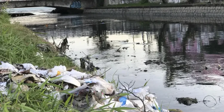 brasil-amplia-acesso-a-saneamento,-mas-tratamento-de-esgoto-ainda-avanca-lentamente