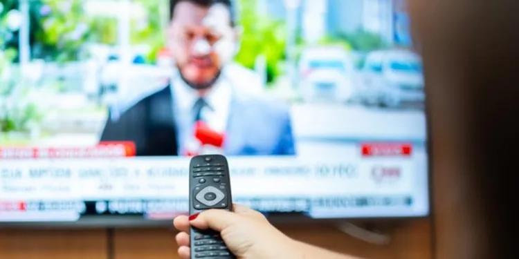mesmo-com-o-streaming,-46%-dos-brasileiros-das-classes-abc-seguem-fieis-a-tv-tradicional