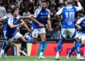 copa-do-brasil:-cruzeiro-vence-atletico-por-2-a-0-e-fica-perto-da-semi