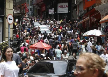 populacao-do-brasil-chega-a-213,4-milhoes-em-2025-e-muda-repasses-aos-municipios