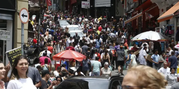 populacao-do-brasil-chega-a-213,4-milhoes-em-2025-e-muda-repasses-aos-municipios