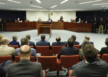 mais-de-3,3-mil-pessoas-querem-acompanhar-julgamento-de-bolsonaro