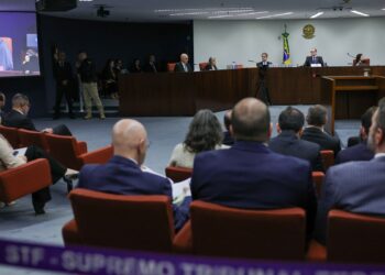 stf:-apenas-um-reu-comparece-ao-1°-dia-de-julgamento-da-trama-golpista