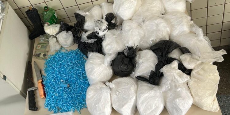 59a-cipm-apreende-mais-de-26kg-de-entorpecentes-em-camacari