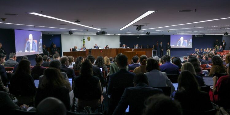 heleno-se-distanciou-de-bolsonaro-e-nao-sabia-de-golpe,-diz-advogado