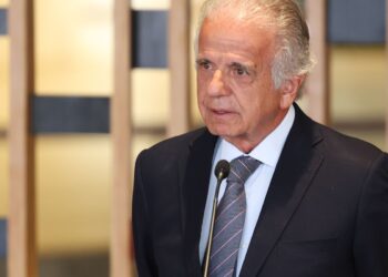 crise-entre-venezuela-e-eua-preocupa,-diz-ministro-da-defesa-do-brasil