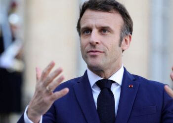 macron-busca-novo-primeiro-ministro-para-apos-colapso-do-governo