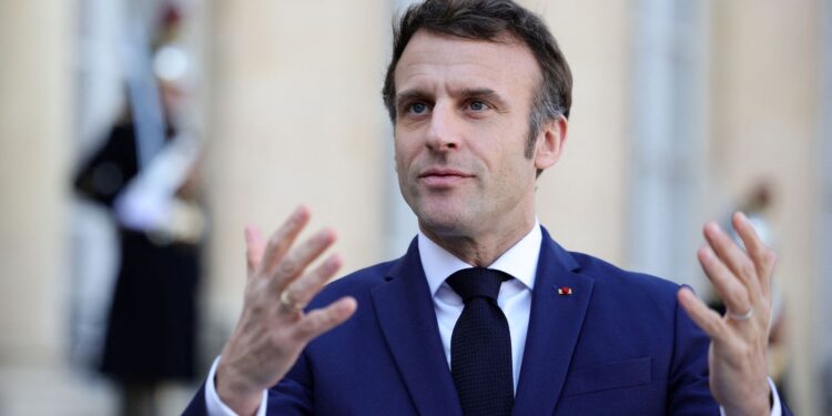 macron-busca-novo-primeiro-ministro-para-apos-colapso-do-governo