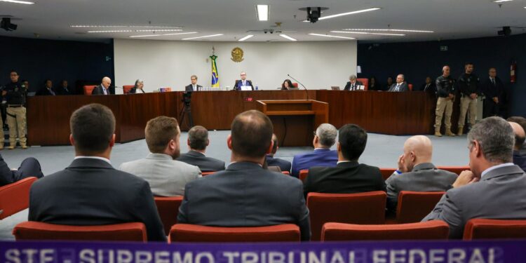 ao-vivo:-stf-retoma-julgamento-de-bolsonaro;-dino-e-o-segundo-a-votar