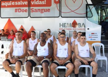 alunos-a-soldado-da-pmba-participam-de-campanha-de-doacao-de-sangue