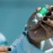 covid-19:-brasil-registra-mais-244-mil-novos-casos-em-2025
