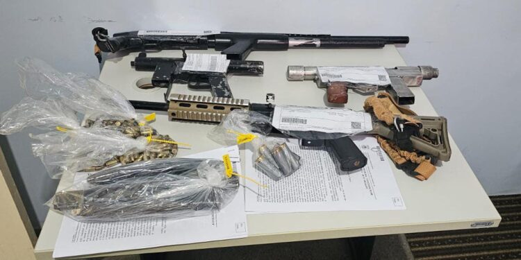 espingarda-e-submetralhadoras-sao-encontradas-pela-pm-e-pc
