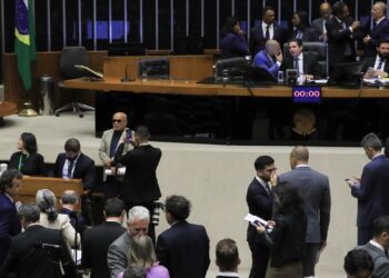 aprovada-urgencia-de-pl-que-libera-r$-1,5-bi-para-saude-e-educacao