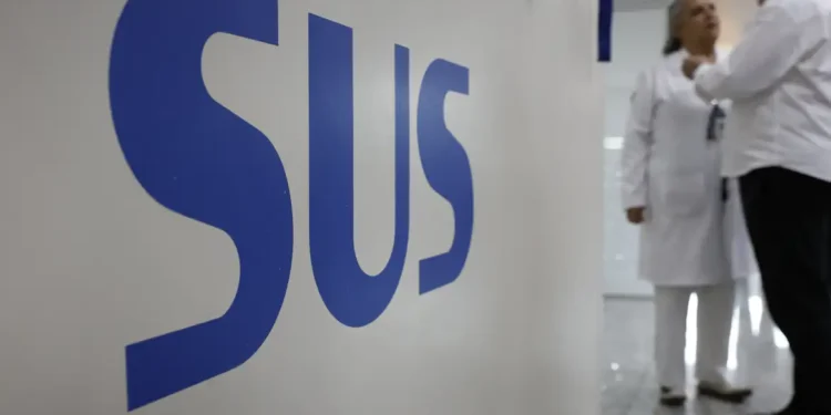 municipios-gastaram-r$-57,4-bilhoes-acima-do-piso-constitucional-em-saude-em-2024,-aponta-cnm