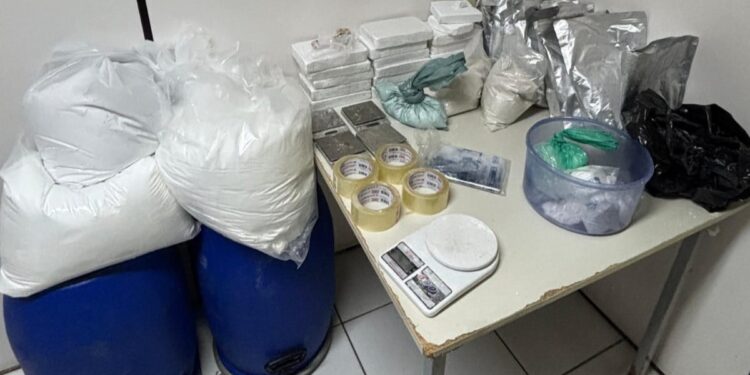 mais-de-100kg-de-drogas-sao-apreendidos-pela-pm-em-feira-de-santana