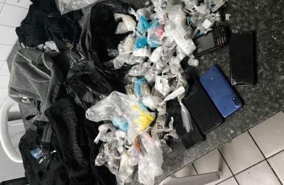 trio-suspeito-de-trafico-de-drogas-e-capturado-pela-18a-cipm-em-periperi