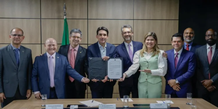 assinado-termo-de-compromisso-para-pavimentacao-de-acesso-ao-porto-de-santana-(ap)