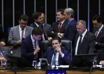 pec-da-blindagem-e-aprovada-por-deputados-e-vai-ao-senado 