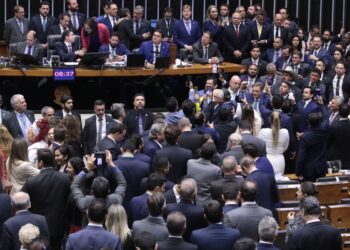 camara-aprova-urgencia-para-projeto-de-anistia-a-golpistas